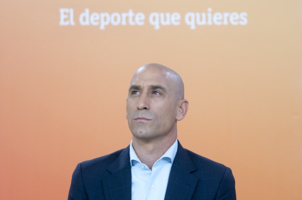 Rubiales pide “respeto” para las jugadoras que “no ponen condiciones” 