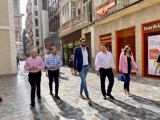 Vox 'lanza la caña' al presidente de Hostecar, que se reúne en Cartagena con Antelo