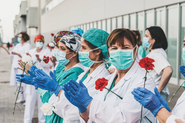 Talento a la fuga: los jóvenes sanitarios emigran en busca de estabilidad