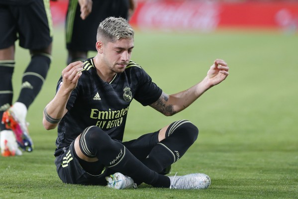 Valverde pone en ventaja en Elche a un Madrid muy superior