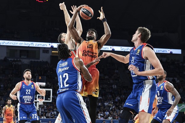 Un Valencia reforzado por ganar en casa del Efes busca repetir ante Fenerbahce
