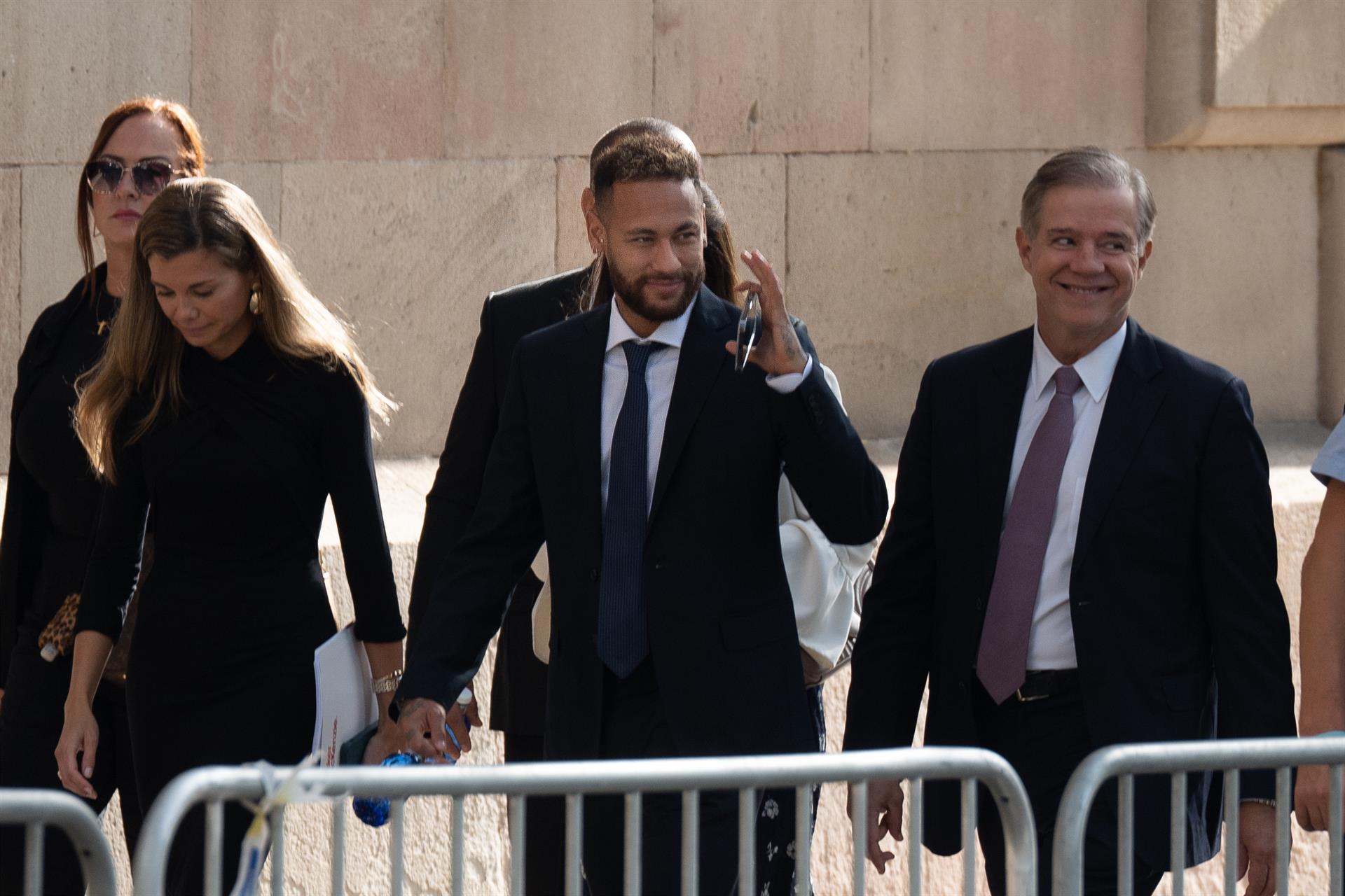Neymar niega participar en negociaciones de su fichaje para el Barça: 