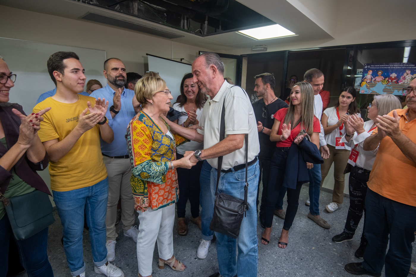 La alcaldable del PSOE de Alicante, Ana Barceló, junto al secretario general, Miguel Millana. Foto: RAFA MOLINA - 
