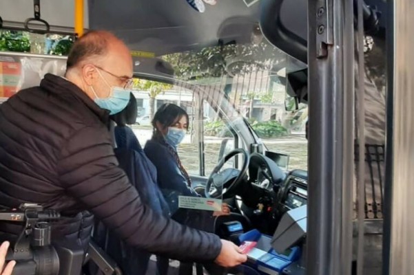 Alicante aboga por extender la bonificación en el autobús frente a la gratuidad para jóvenes