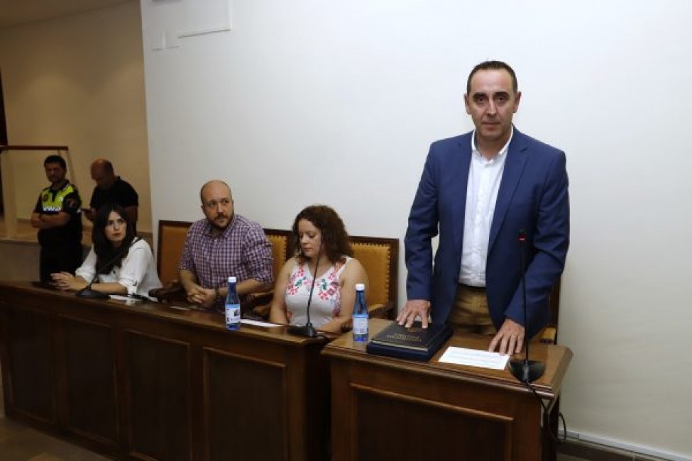 El alcalde de Vilafamés y diputado provincial, Abel Ibáñez, en el pleno de toma de posesión. - 