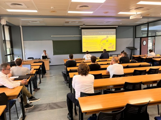 El calzado valenciano se adentra en el estudio del big data y el blockchain en un curso de Avecal