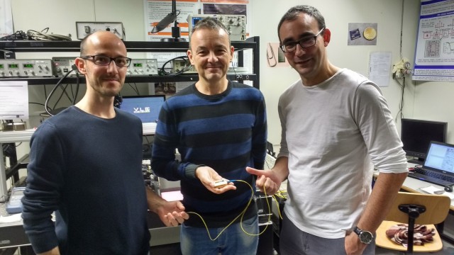 Investigadores valencianos diseñan un chip pionero en el campo de la fotónica de microondas