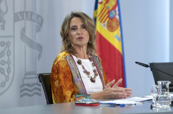 El Gobierno fija en un kilómetro el límite para el autoconsumo solar compartido a través de la red