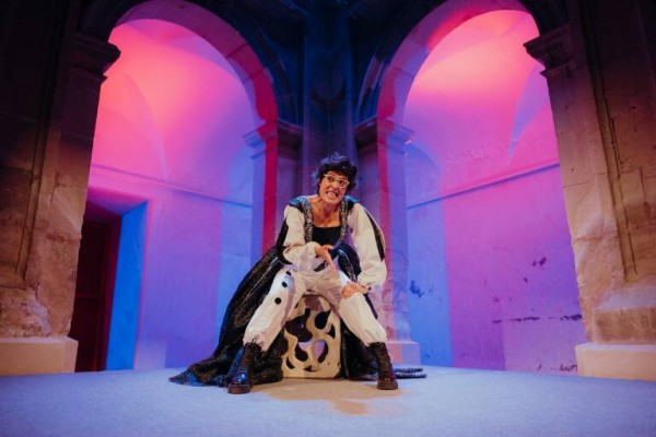 El FIC de Villena abre su programa teatral con 'El perro mutante del hortelano', de Emma Lobo
