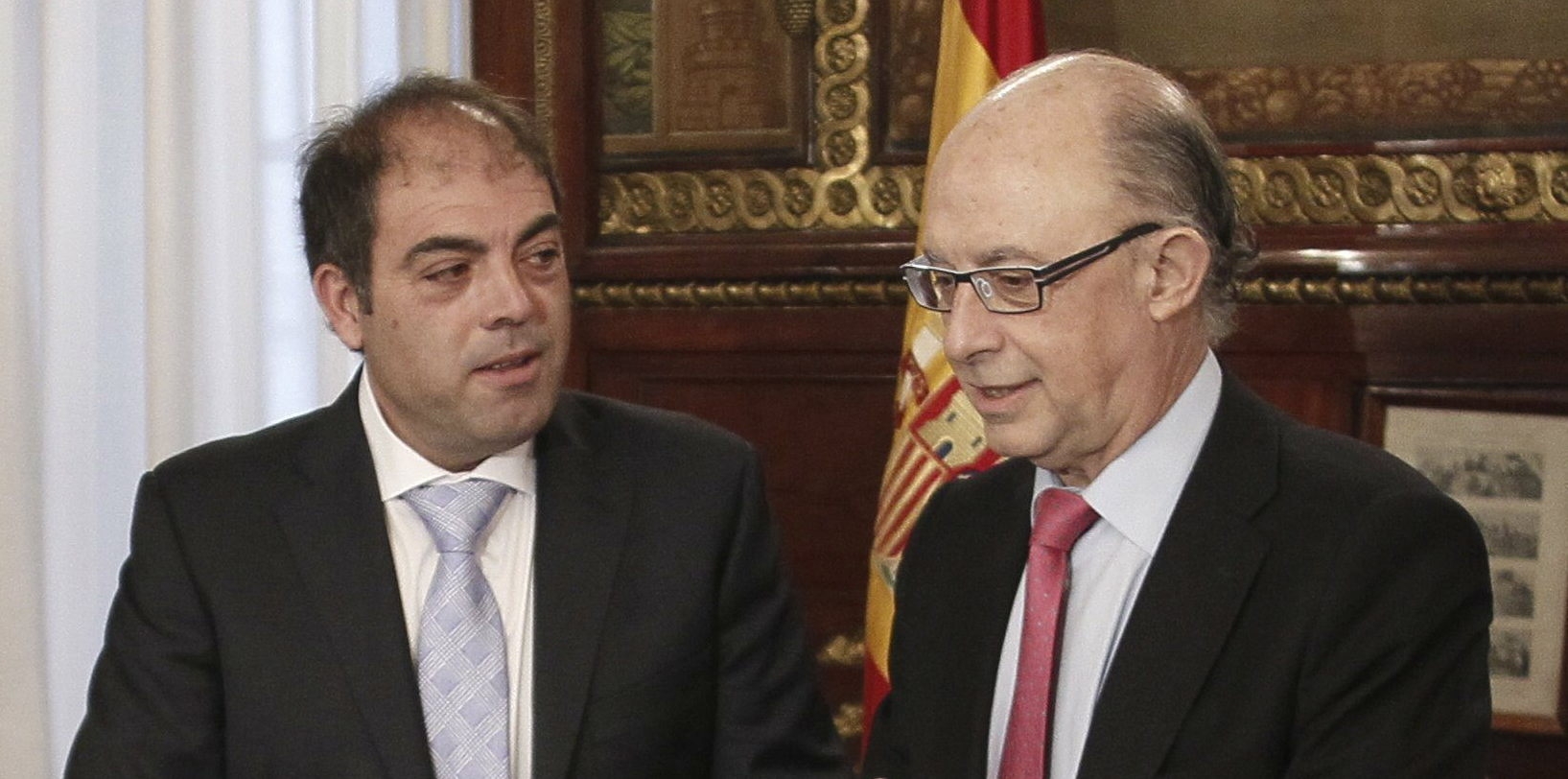 Lorenzo Amor, presidente de ATA, reunido con Cristóbal Montoro en 2014. Foto: EFE/PACO CAMPOS - 