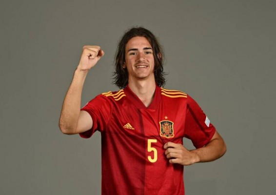 Mosquera y Yarek Gasiorowski, citados con España sub-19