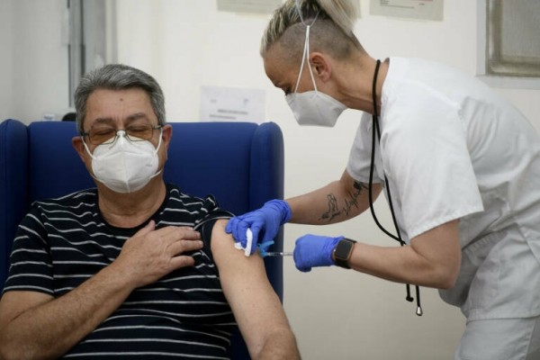 Comienza la campaña de vacunación conjunta contra la gripe y la covid para mayores de 65 años