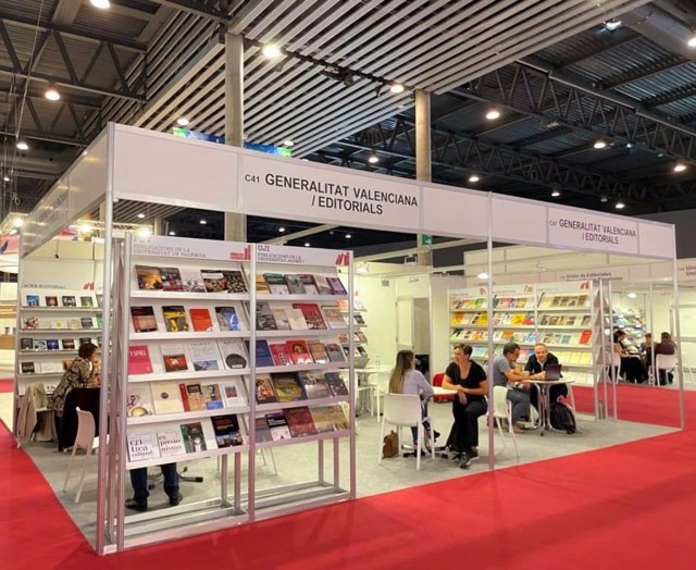 Las editoriales valencianas aterrizan en Frankfurt con un guiño a las Fallas
