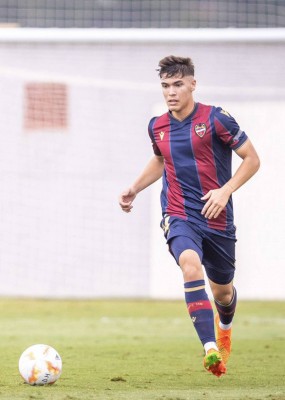 El Atlético Levante cae sobre la bocina ante el Atzeneta y se ata a la mitad de tabla