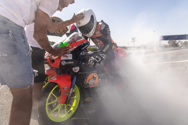 La Cuna de Campeones cierra el ESBK con el título de Promo3, tres victorias y ocho podios en Jerez