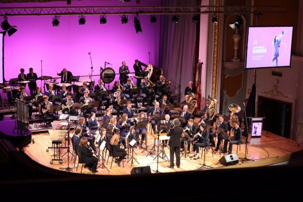  L'Entusiasta de Benifairó de la Valldigna y la Unió Musical Algímia, ganadoras del 45º Certamen de Bandas