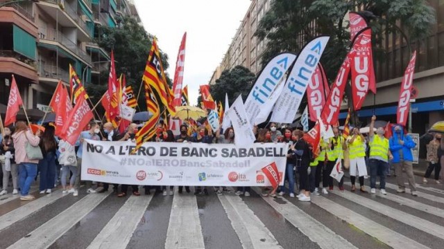 Trabajadores de Sabadell se movilizan el 18 de octubre frente a la sede del banco en Alicante