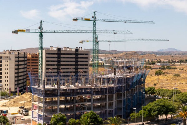Se incrementa la demanda y la escasez de suelo finalista en Alicante, según CBRE