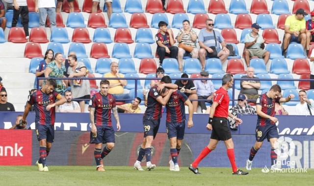 Pablo y Bouldini sacan al Levante del bache