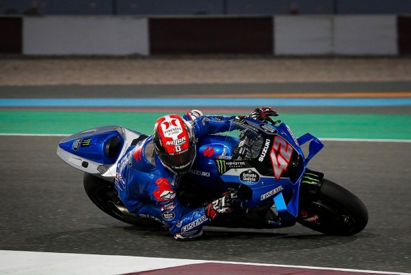 Rins logra su primer triunfo, Márquez su primer podio y Bagnaia el liderato
