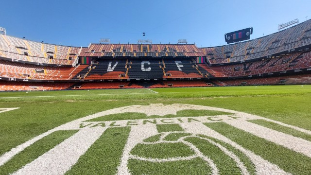 El Valencia con Musah, Paulista y Nico; el Elche con Roco, Milla y Morente
