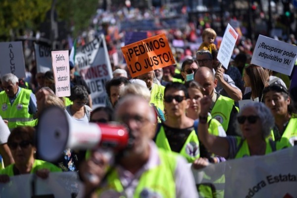 Miles de pensionistas denuncian la pérdida de poder adquisitivo y defienden salarios 