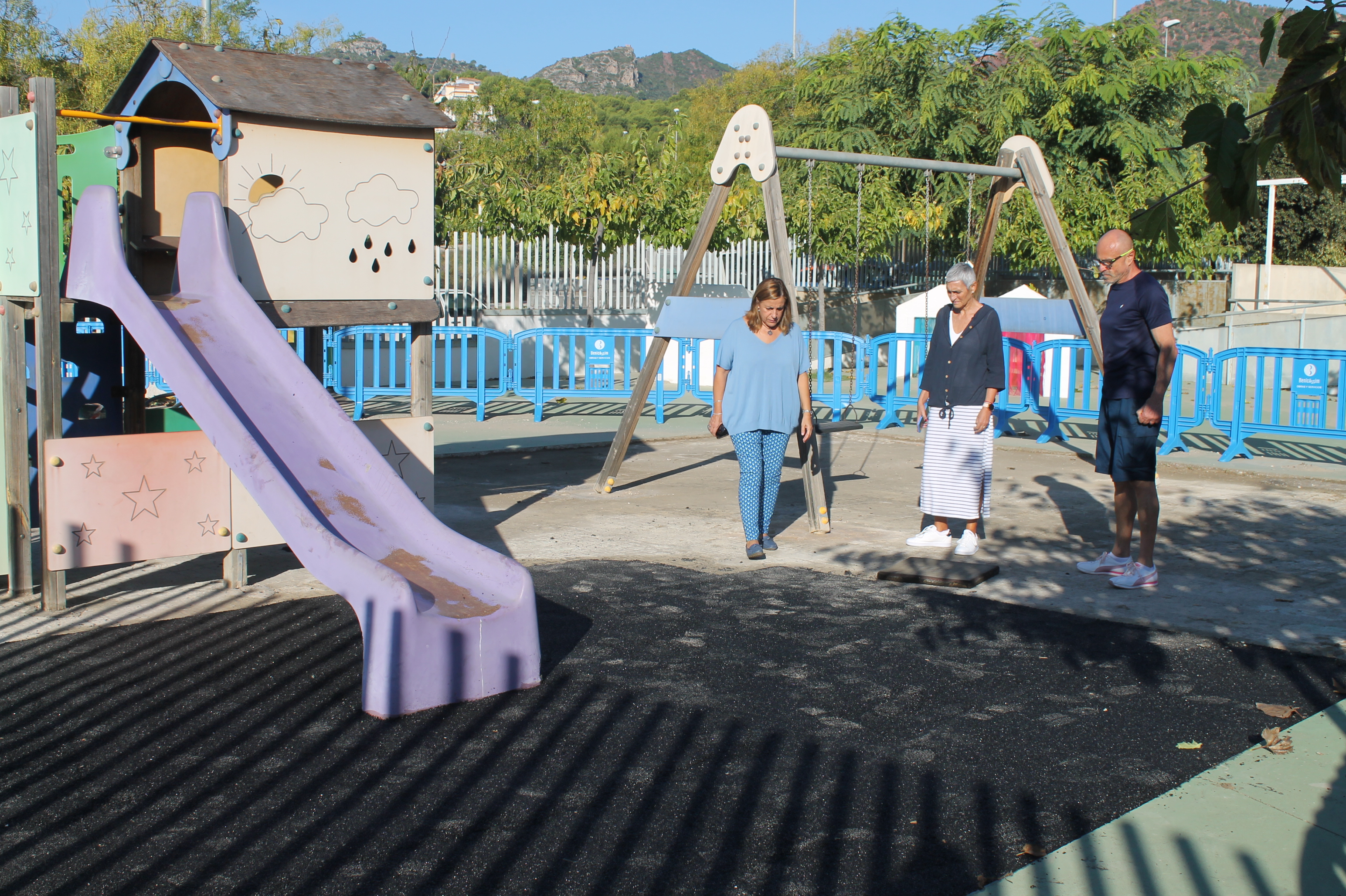 Benicàssim interviene diversas zonas de juegos infantiles