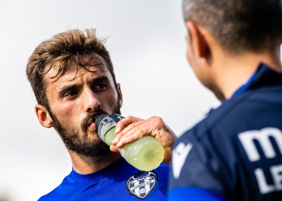 El Levante sigue entrenando bajo la mirada de Miñambres y sin Musonda