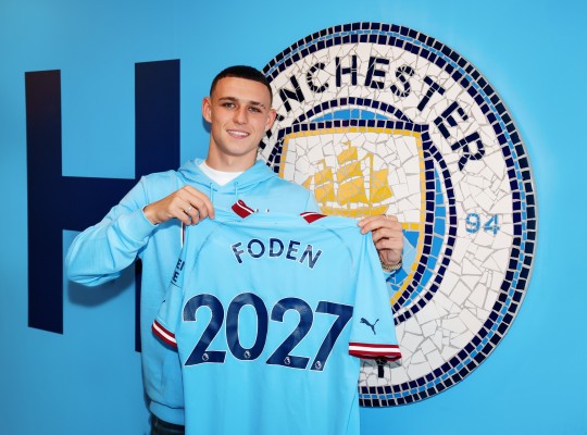 Phil Foden jugará hasta el 2027 con el Manchester City 
