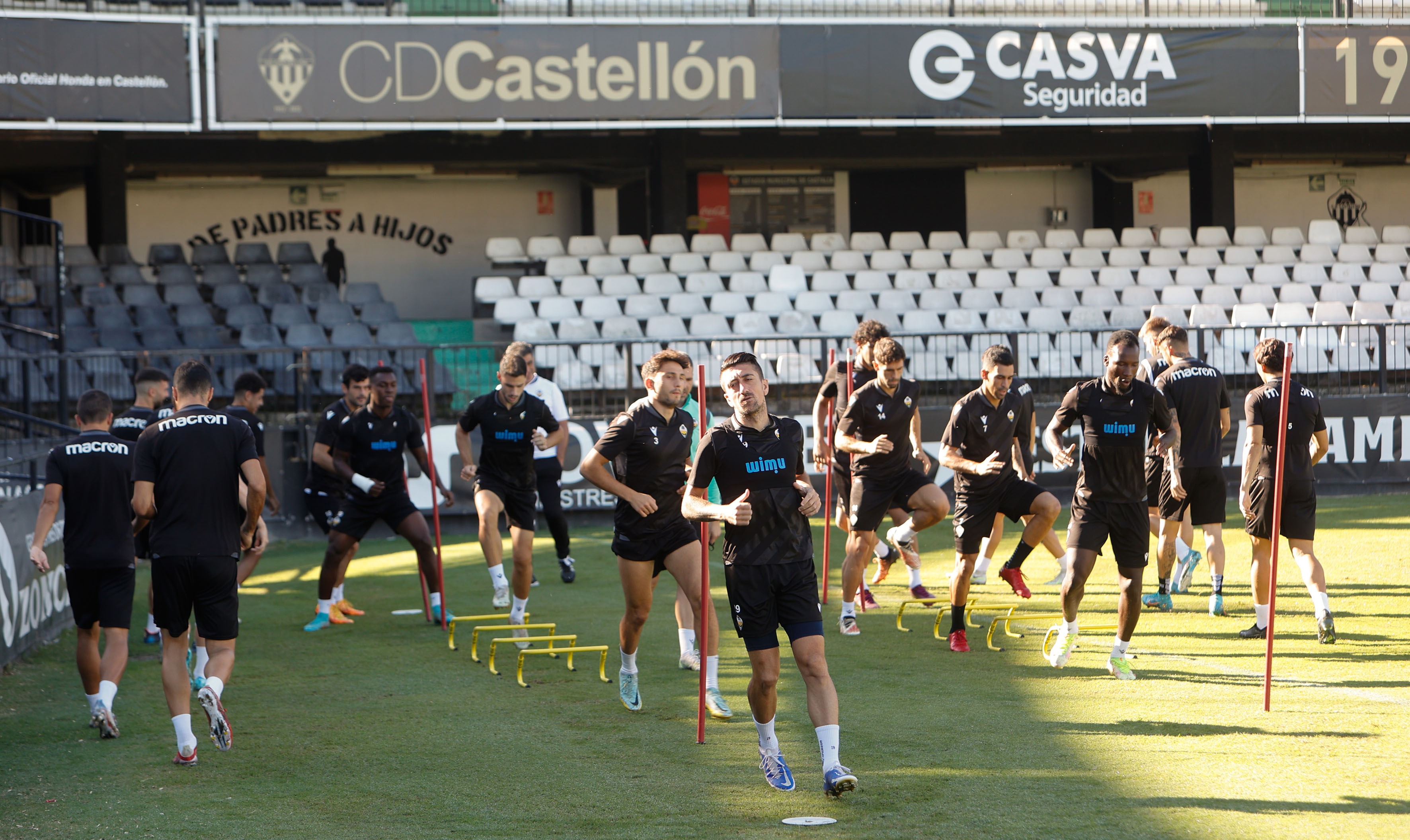 El Castellón busca aprobar su asignatura pendiente a domicilio y dormir líder a costa del Alcoyano