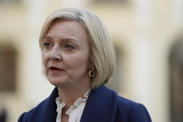 Truss corrige su plan fiscal y recupera la subida de Sociedades del Gobierno anterior
