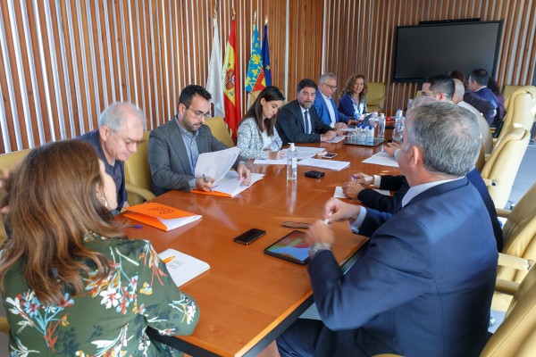 El Principal reactiva el pulso Alicante-Consell con (casi) todo por hacer: deuda, programación, obras...