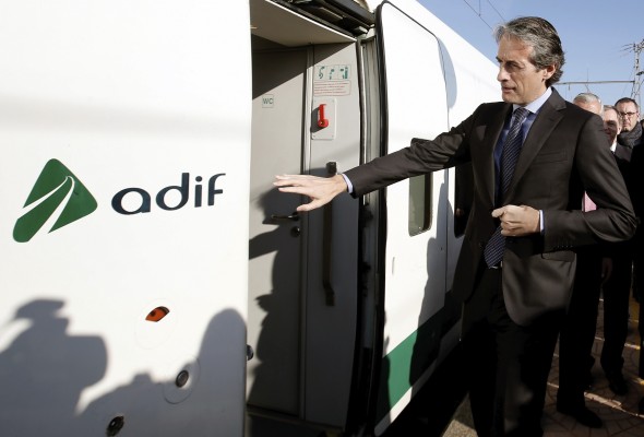 El Ministro de Fomento promete acelerar los trámites para finalizar el Corredor Mediterráneo