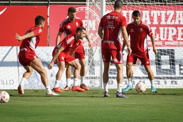 El Real Murcia trata de reencontrarse con la victoria para seguir en promoción de ascenso 