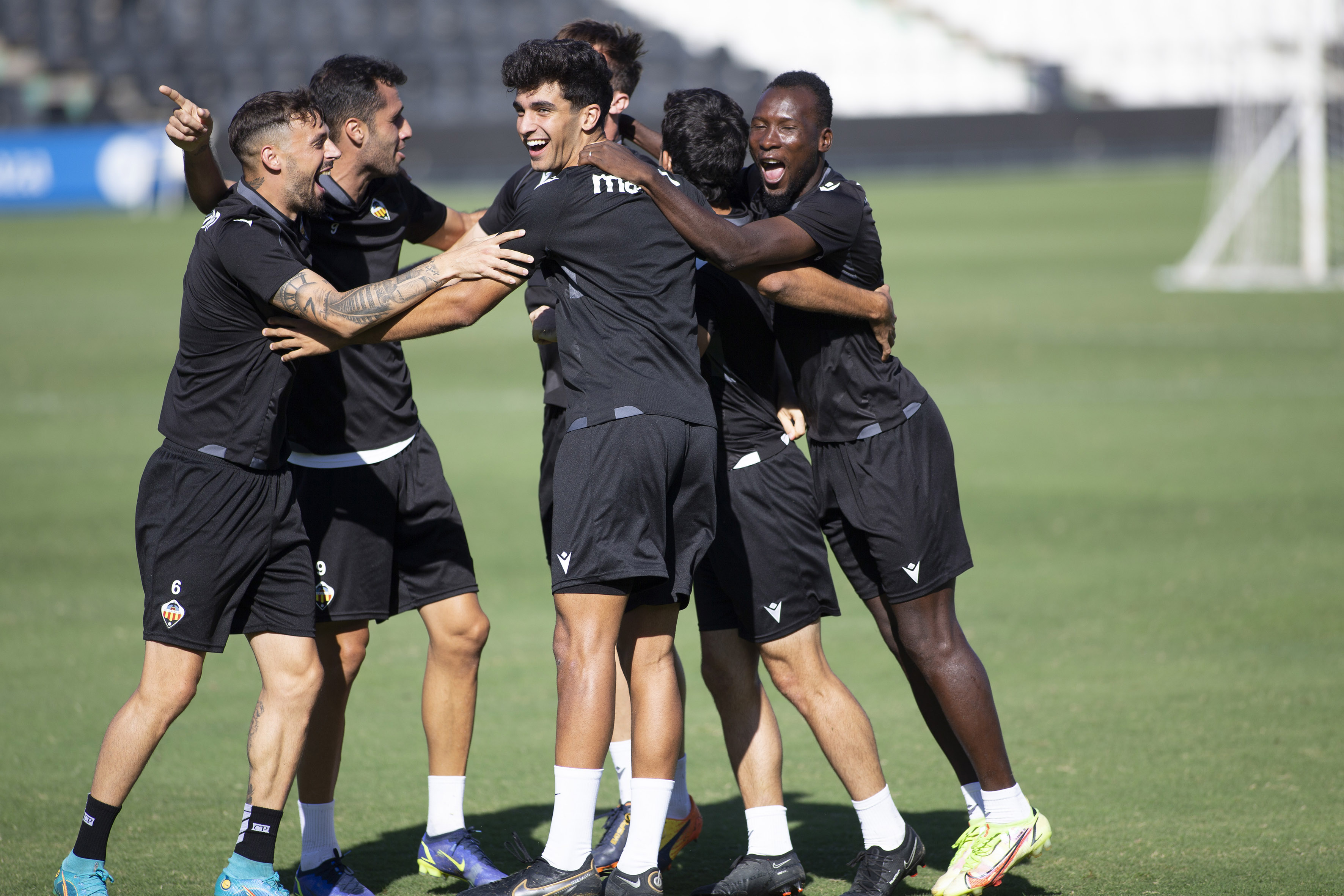 El Castellón opta a situarse como líder dos años y medio después