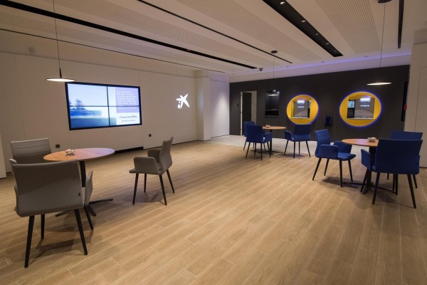 CaixaBank abrirá 65 oficinas para  microempresas y una unidad remota para clientes Imagin