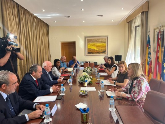 Pilar Bernabé 'aflora' 75 millones de inversión hídrica y ferroviaria no asignada a Alicante 