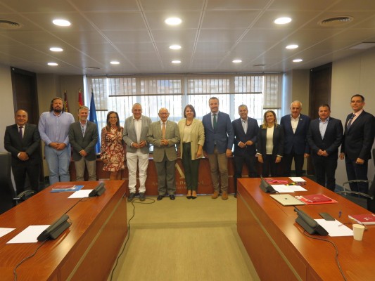 Los afectados por la Ley de Costas piden una solución que evite el derribo de sus casas