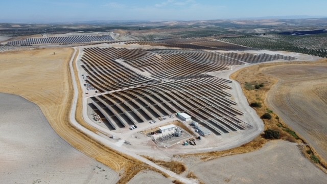 OHLA se hace con cuatro plantas fotovoltaicas por más 130 millones