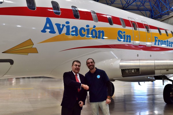 Air Nostrum celebra la Navidad con un avión dedicado a la ONG Aviación Sin Fronteras