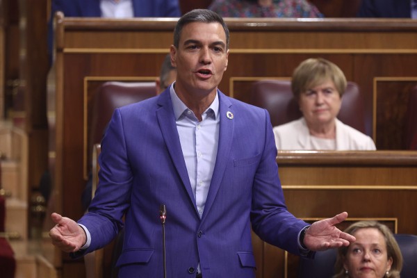 Alacantins: en peu alcem-se