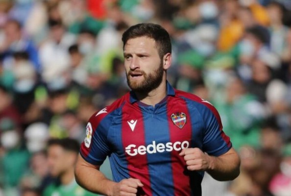 Mustafi, sancionado con un partido por una tangana sin estar convocado
