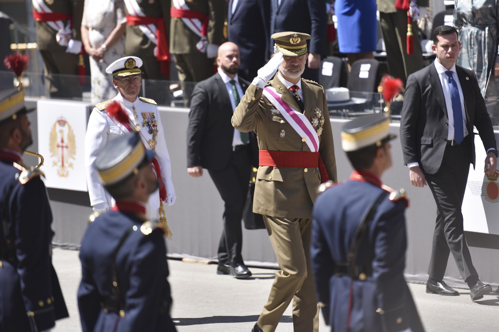 El Rey preside un desfile con más de 4.000 militares, 150 vehículos y 84 aeronaves
