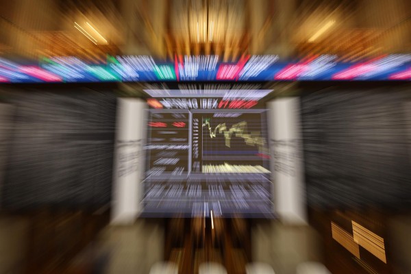 El Ibex 35 arranca con una caída del 0,24% y se aferra a los 7.300 enteros
