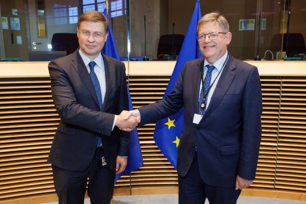 Puig traslada al Gobierno las ayudas al azulejo y pide que Bruselas pase a la 