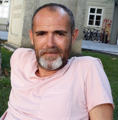 El cartagenero David Galindo, entre los diez finalistas del Premio Planeta con su novela 'El arpista'