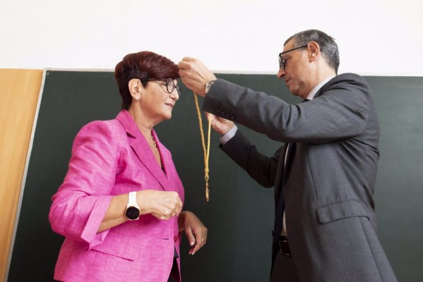 Carmen Robles toma posesión como decana de Medicina de la Universidad de Murcia

