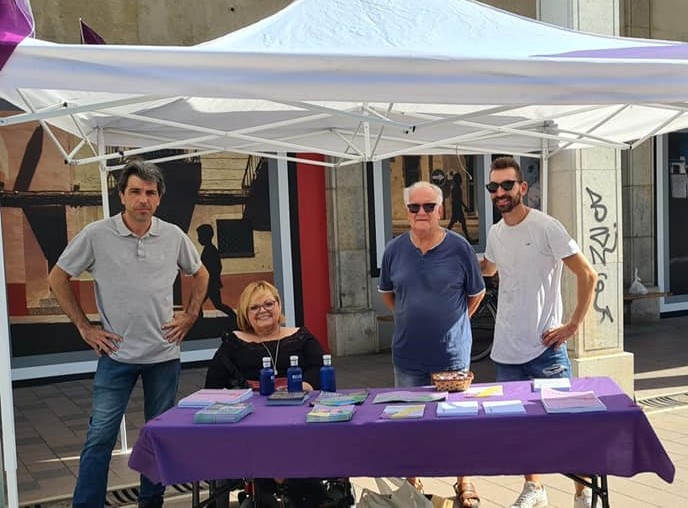 Marisol Barceló junto a Adrián Ribelles (izquierda) y Roberto Cózar (primero por la derecha). - 