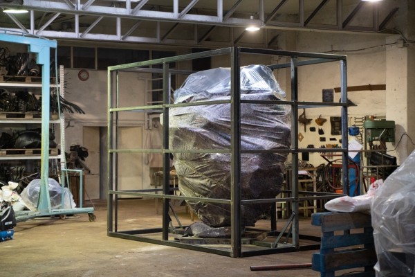  La Sala San Miguel culmina su 'mayor' reto: trasladar e instalar esculturas de casi 5.000 kilos