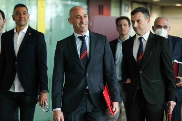 Villarreal, Valencia y Sevilla exigen disculpas públicas a Rubiales
